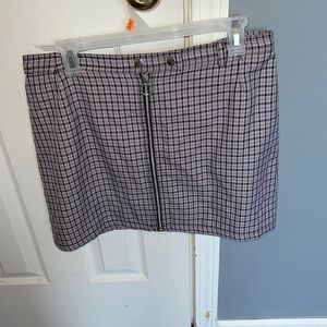 Super cute plaid skirt. Size large